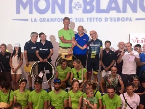 Renato Angioi patron della manifestazione tra Marco Bersezio (presidente GS Passatore) e Marco Pipino (presidente Rodman Azimut) che si congratulano reciprocamente per i risultati di questa stagione
