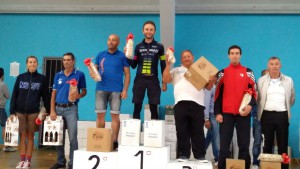 Marco Flamigni ritira il primo premio di squadra 